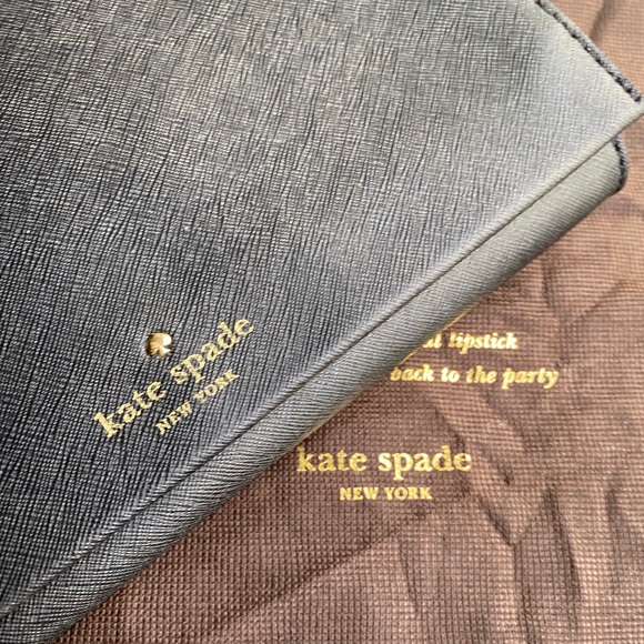 🖤🖤 KATE SPADE Clutch / Crossbody in black with gold hardware + dust bag 🖤🖤 - Picture 2 of 14